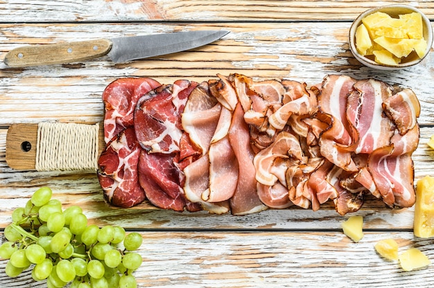 Conjunto de carne italiana curada en frío Jamón, prosciutto, panceta, tocino