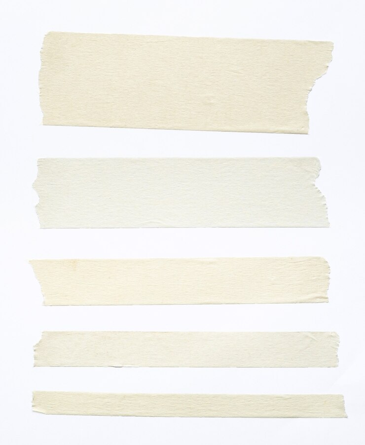 Foto conjunto de cinta adhesiva blanca aislado sobre fondo blanco.