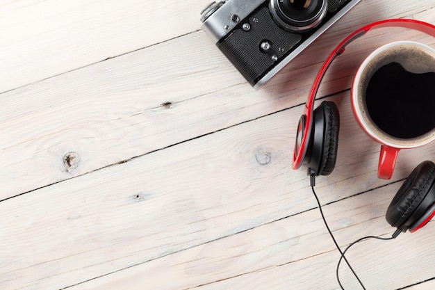 Conjunto de cosas de viaje Auriculares de cámara y taza de café