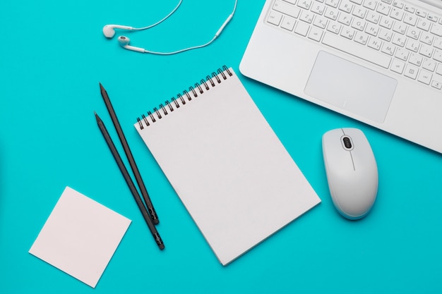 Conjunto de artigos de papelaria do escritório e suprimentos, vista superior