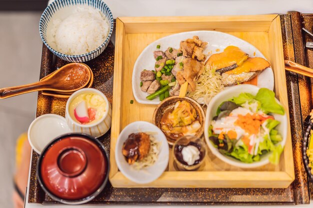 Conjunto de bento japonês Comida em um restaurante japonês