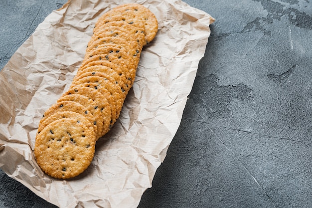 Conjunto de biscoitos de gergelim, em cinza