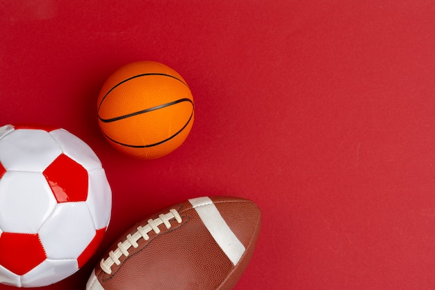 Foto conjunto de bolas de futebol, basquete e rugby