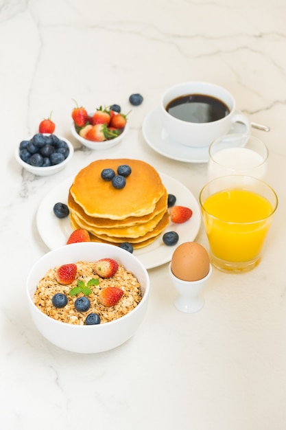 Conjunto de café da manhã saudável