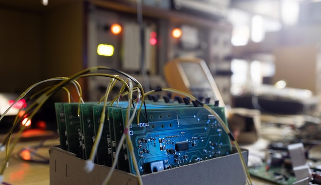 Conjunto de chips para displays tft em caixa de papelão na loja