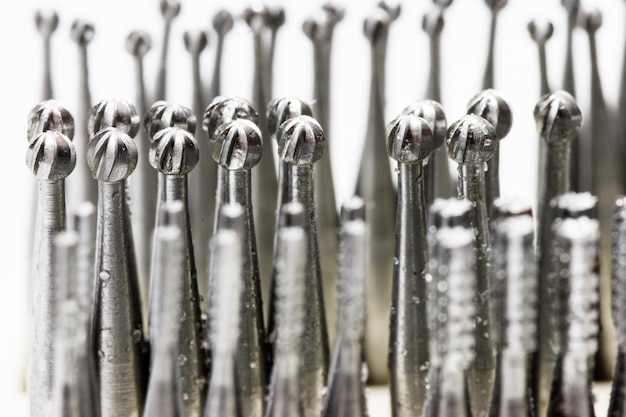 Foto conjunto de closeup de brocas odontológicas