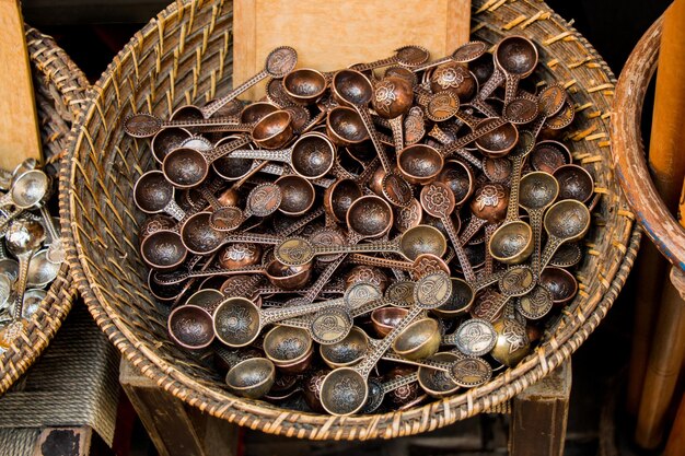 Conjunto de colher de chá feito de material metálico