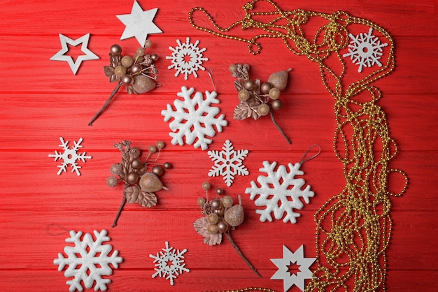 Conjunto de decoração de Natal em superfície de madeira