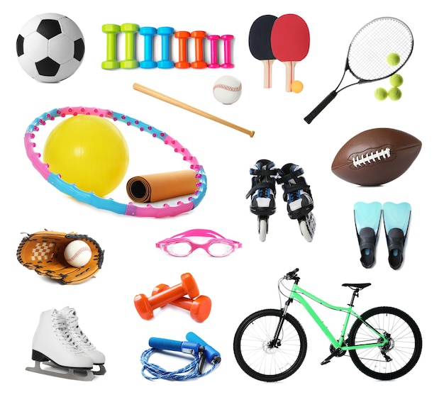 Conjunto de diferentes equipamentos esportivos em fundo branco