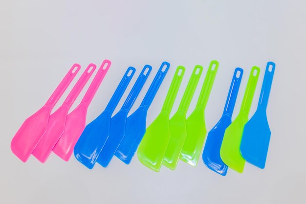 Conjunto de espátula de plástico colorido rosa azul e verde utensílios de cozinha