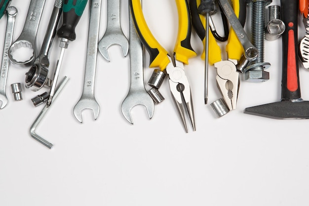 Conjunto de ferramentas para construção ou casa Chave alicate martelo chave de fenda lanterna negrito