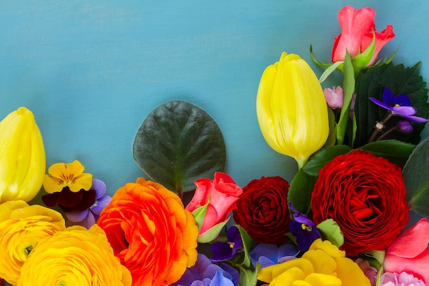 Foto conjunto de flores coloridas recém-cortadas