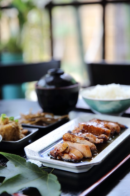 Foto conjunto de frango teriyaki