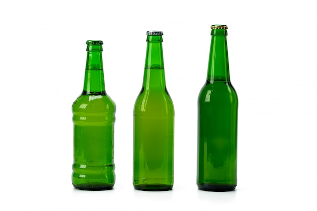 Conjunto de garrafas de cerveja isoladas