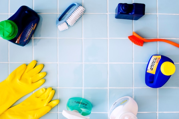 Conjunto de lavagem e limpeza de equipamentos tarefas domésticas conceito