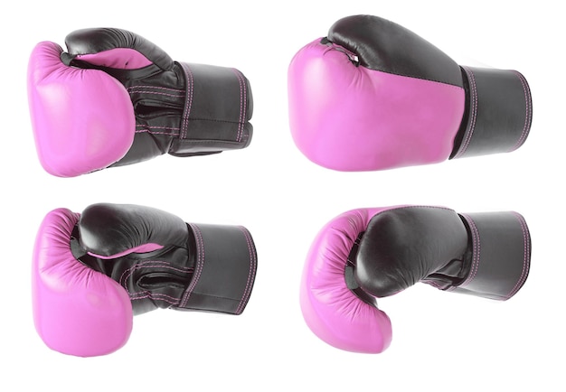 Conjunto de luvas de boxe rosa de diferentes lados isolados em fundo branco