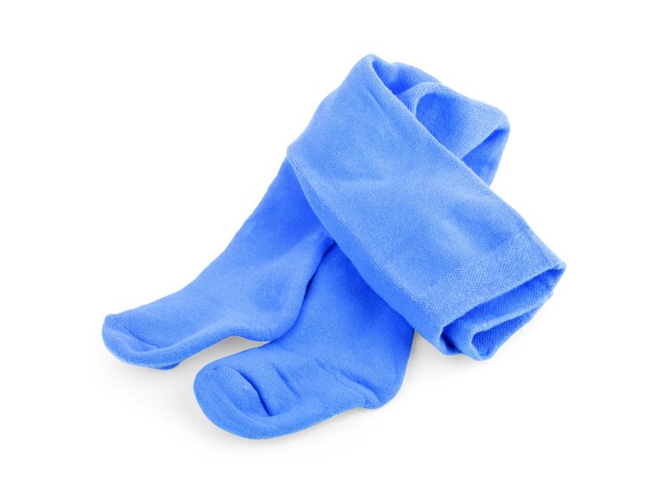 Conjunto de meias coloridas para bebês isoladas em fundo branco Vista superior plana