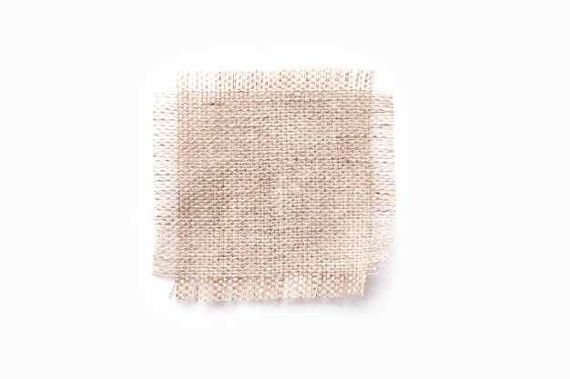 Conjunto de peças de linho isoladas recortadas em fundo branco com espaço para cópia MockupxA de amostras de tecido