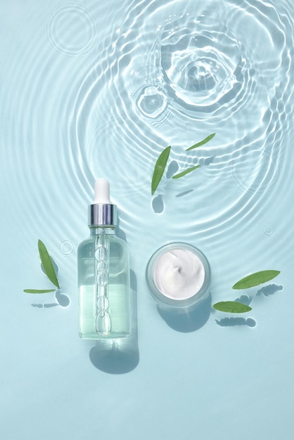 Conjunto de produtos cosméticos hidratantes em água com gotas Flasco de vidro com pipeta de soro