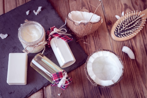 Conjunto de produtos de coco para cuidados com os cabelos e corpo