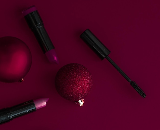 Conjunto de produtos de maquiagem e cosméticos para promoção de venda de Natal de marca de beleza fundo plano de luxo de Borgonha como design de férias