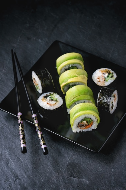 Conjunto de rolos de sushi