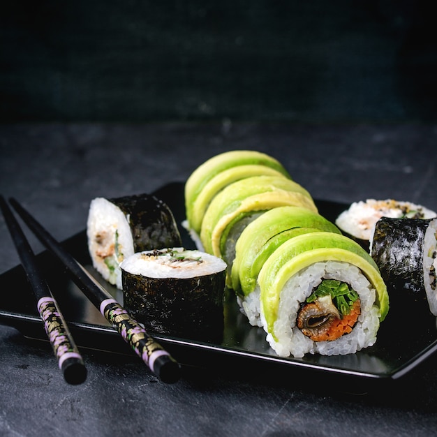 Conjunto de rolos de sushi