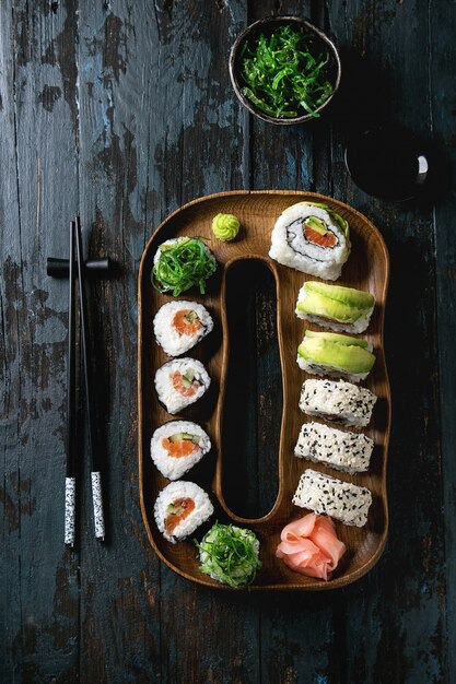 Conjunto de rolos de sushi