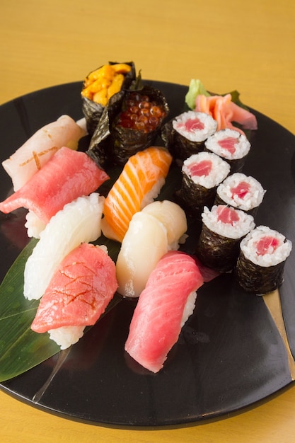 Conjunto de sushi. Comida nacional japonesa