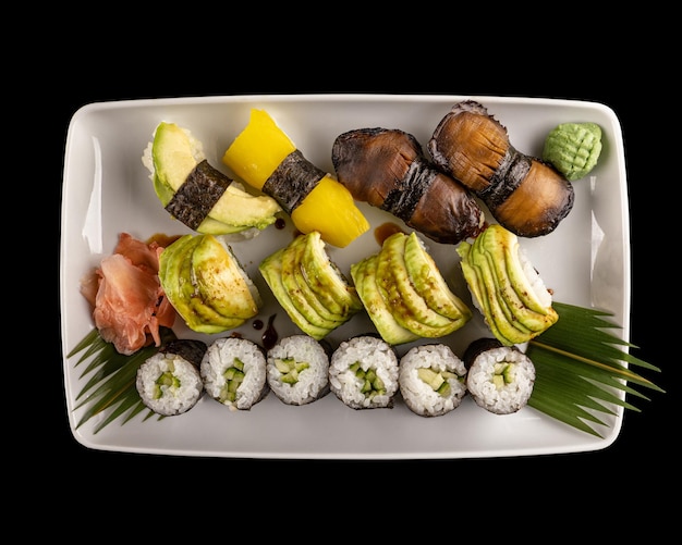 Conjunto de sushi vegetariano variado