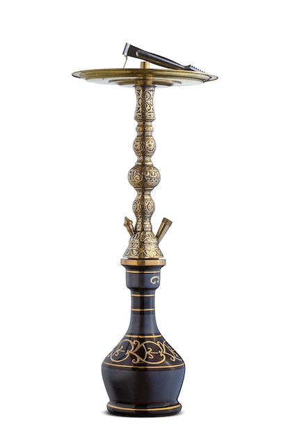 Foto conjunto de tubulação de água ou cachimbo de água, isolado no fundo branco claro. peças tradicionais artesanais e gravadas de shisha, padrão dourado