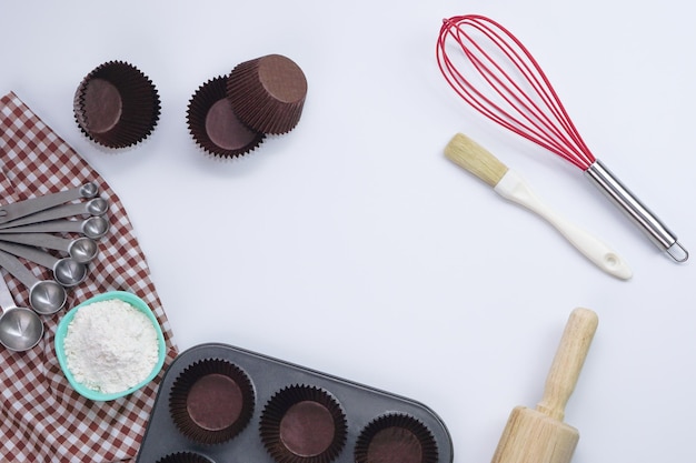 Conjunto de utensílios de cozinha e ingredientes para panificação Materiais ou equipamentos de cozinha para panificação