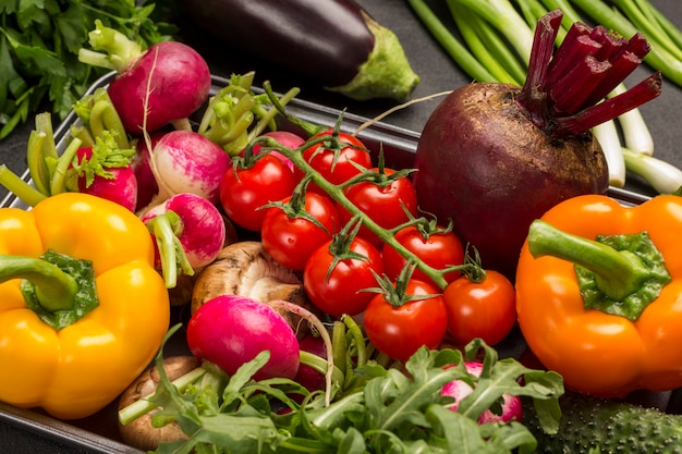 Foto conjunto de vegetais multicoloridos. comida limpa