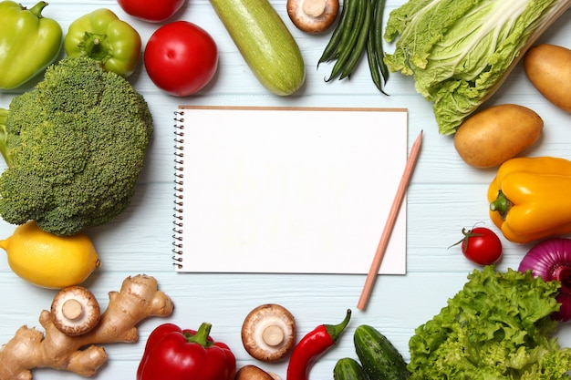 Conjunto de diferentes verduras frescas closeup alimentación saludable