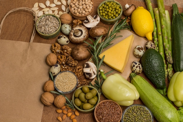 Conjunto equilibrado de productos de verduras, setas.