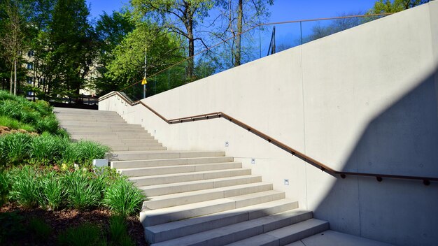 un conjunto de escaleras con el número 3 en él