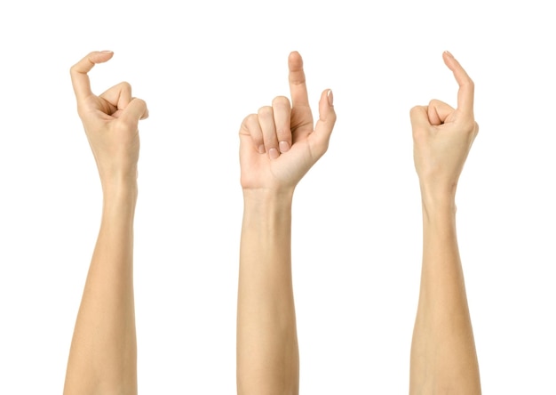 Conjunto de imágenes múltiples de mano caucásica femenina con manicura francesa que muestra el gesto del dedo de rascarse