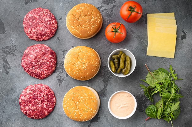 Foto conjunto de ingredientes de hamburguesa de ternera, en piedra gris