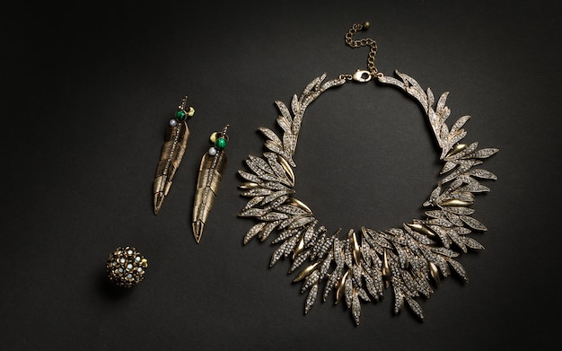 Conjunto de joyas inspiradas en la naturaleza