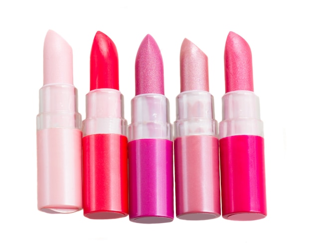 Conjunto de lápices labiales aislado en blanco