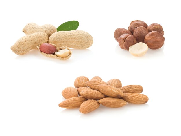 Conjunto de nueces aislado