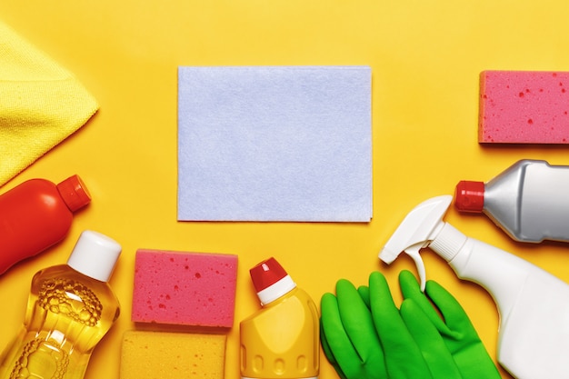 Foto conjunto para limpar várias superfícies na cozinha, banheiro e outros cômodos