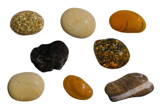 Un conjunto de piedras aisladas sobre un fondo blanco guijarros marinos Foto de alta calidad