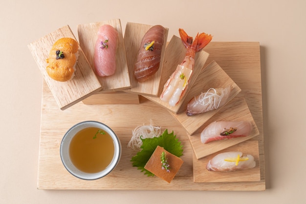 Conjunto premium de sushi omakase