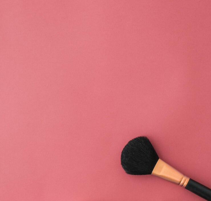 Foto conjunto de productos de maquillaje y cosméticos para la marca de belleza promoción de venta de navidad fondo plano de coral de lujo como diseño de vacaciones