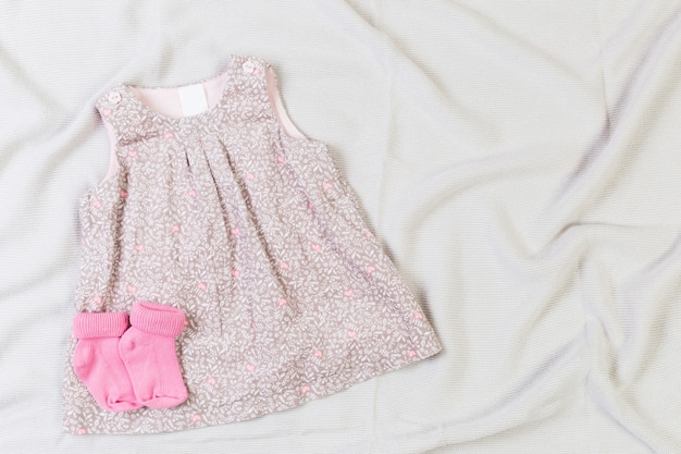 Conjunto de ropa de moda y cosas para niños para niña pequeña