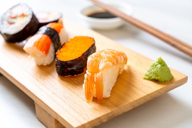 conjunto de sushi mixto