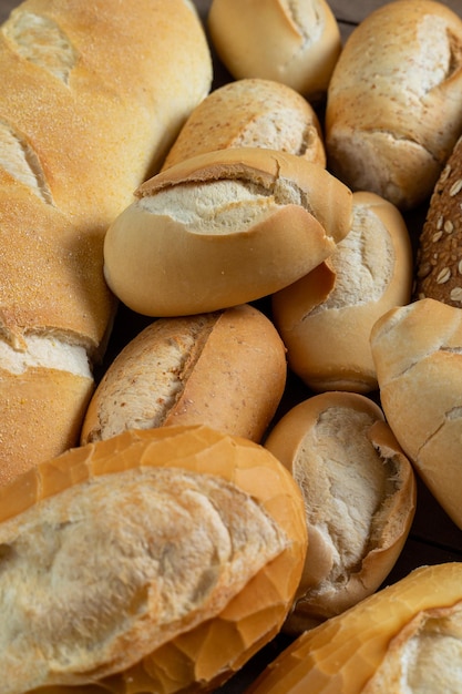 Conjunto de Tipos de Pan Francés y artesanal llenando el fondo de la pantalla