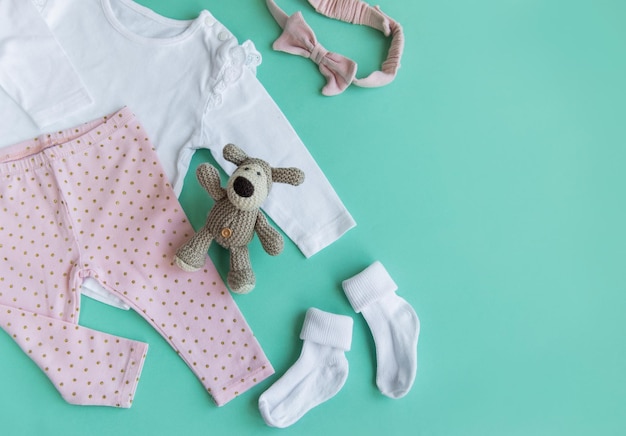 Conjunto de trajes para bebés, pantalones, calcetines y juguetes de punto