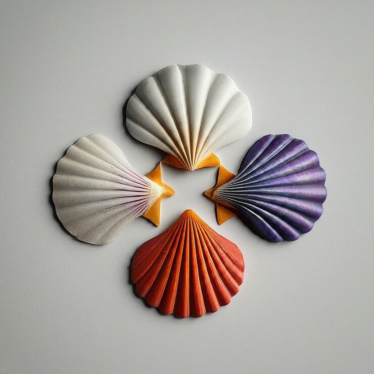 Foto un conjunto de tres conchas marinas con un diseño en forma de estrella